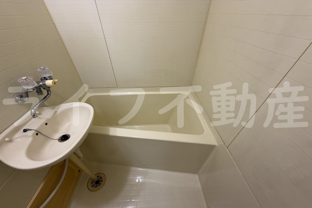 ロイヤル神路Iの浴室|落ち着いた空間のお風呂です