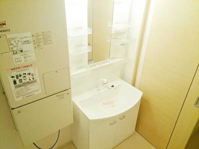 デスパシオ№Ⅰの洗面所|明るい洗面所です