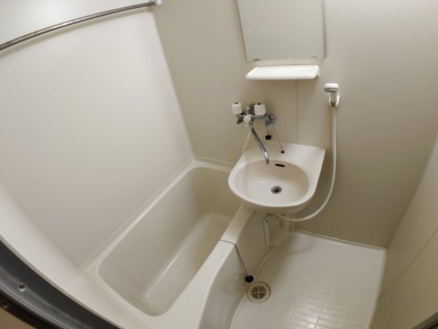 レオパレスたいせつの浴室|ゆったり過ごせるお風呂です