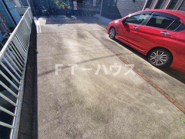 プリマ・アンセムの駐車場