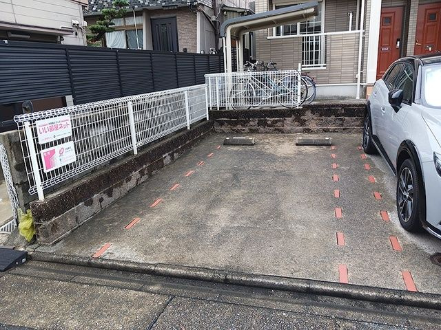 アベリアの駐車場