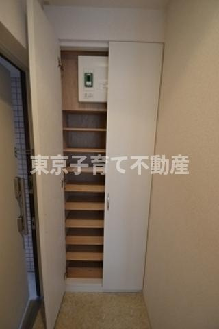 ルーチェ茗荷谷の玄関