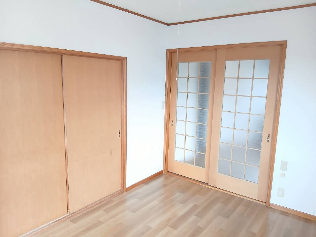 コーポ松山の内装|明るい色調の室内です