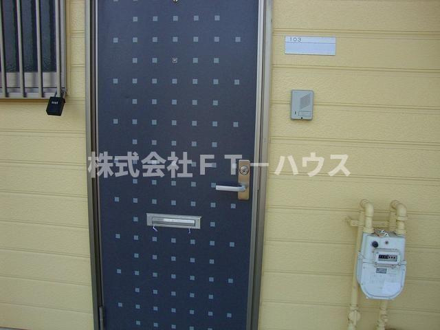 エクセレントハイツの玄関