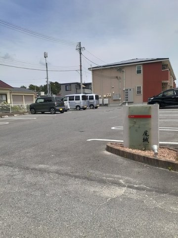 カーサ尾城の駐車場