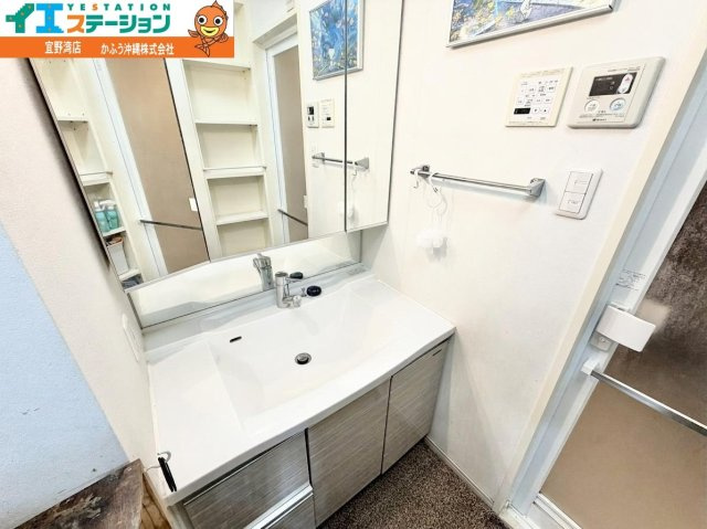 ミルコマンション宜野湾大山ビューの独立洗面台|※画像はAI処理により家具を消去しています。