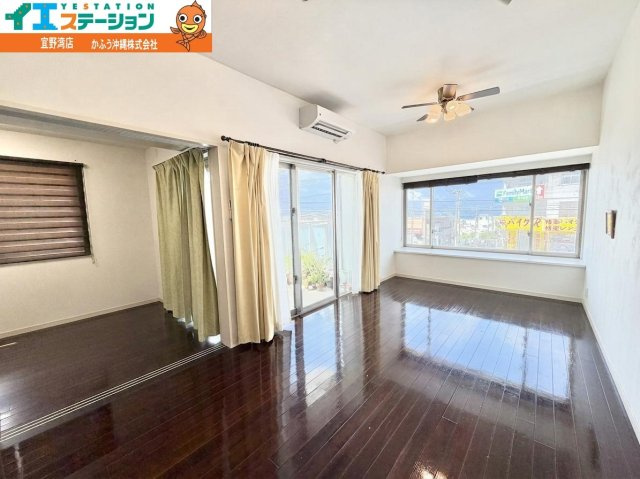 ミルコマンション宜野湾大山ビューの居間・リビング|※画像はAI処理により家具を消去しています。
