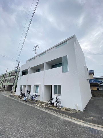 クレスト甲東園 A棟の外観
