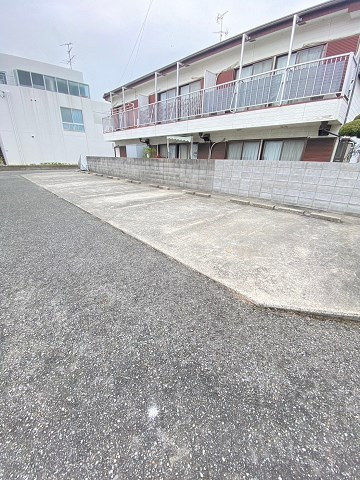 クレスト甲東園 A棟の外観