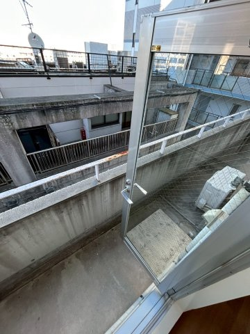 ロゼメゾン須磨のバルコニー|外からの目が気にならないバルコニーで洗濯物が干せます