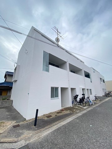 クレスト甲東園 A棟の外観