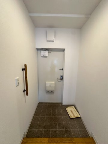 UR浜甲子園さくら街　13号棟の玄関