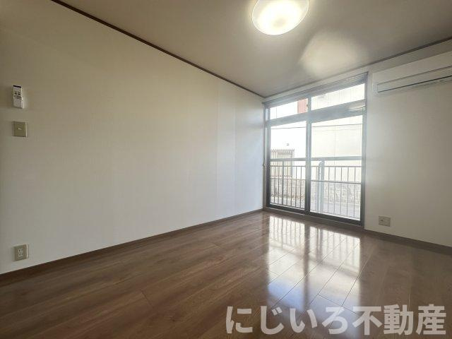イータウン那賀川Ⅰ・Ⅱの居間・リビング