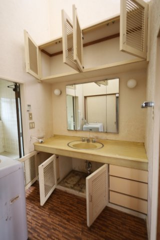 香春貸家の洗面所