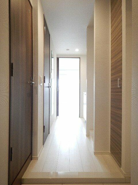 江東区東砂３丁目の賃貸マンションの玄関|人感センサー付玄関照明
