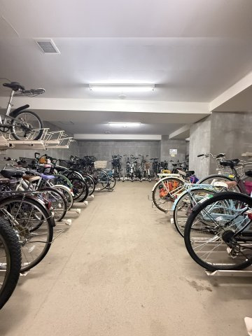 グランファーレ栄町プレシアヴェールの駐輪場