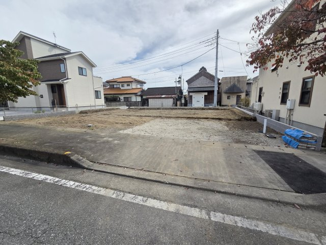 新築　みどり市大間々町大間々　1号棟　Blooming Gardenの駐車場|現地写真　駐車は建物北側に並列2台可能です！