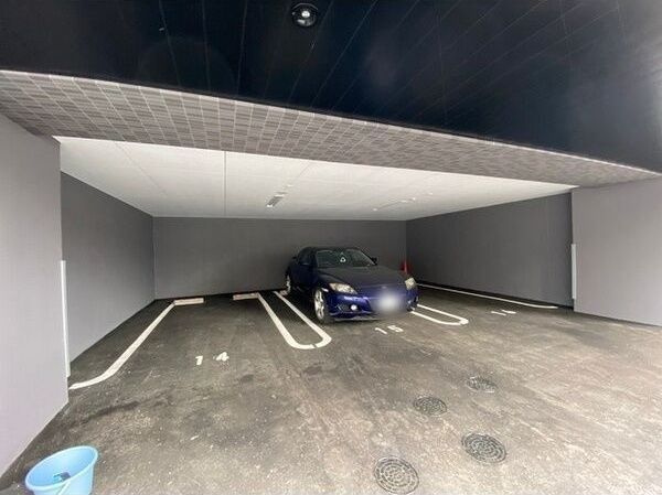 アドバンス名古屋モクシーの駐車場