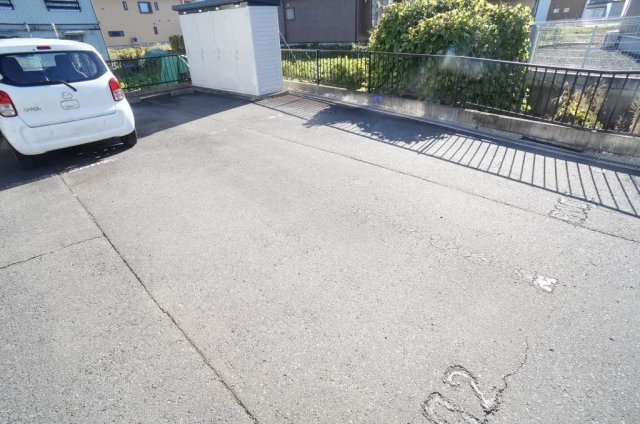 ディアス三本柳 Ｂの駐車場