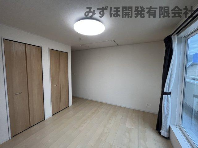 天童市老野森2丁目13-7の洋室