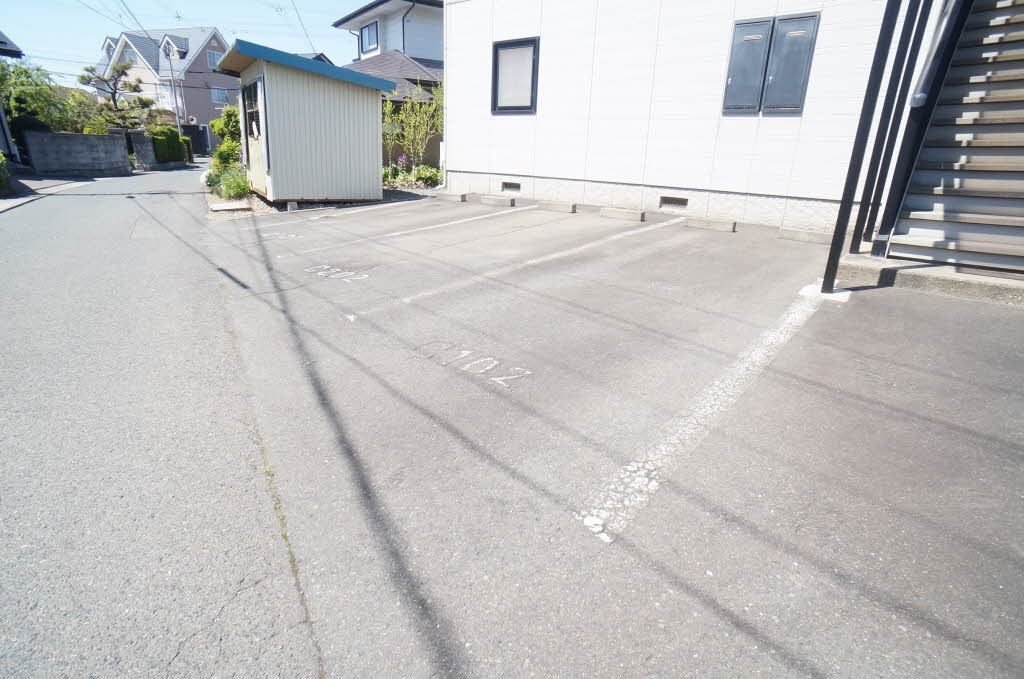 オーロハウス Ｃの駐車場