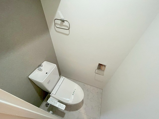 大阪市淀川区三国本町１丁目の賃貸マンションのトイレ