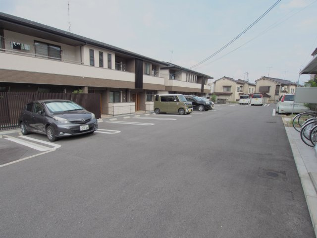 カーザ　セレーナ相田Bの駐車場