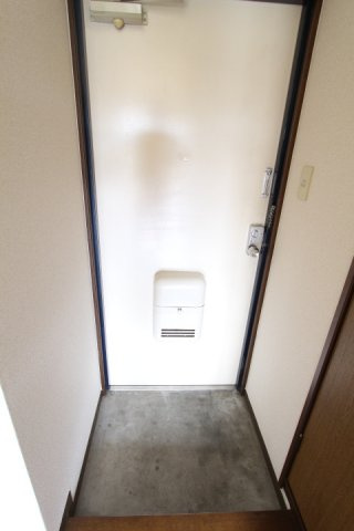 SOGAビルの玄関