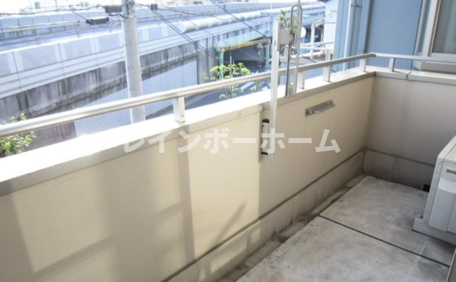 アルファイーストのバルコニー|※別部屋参照写真となります。