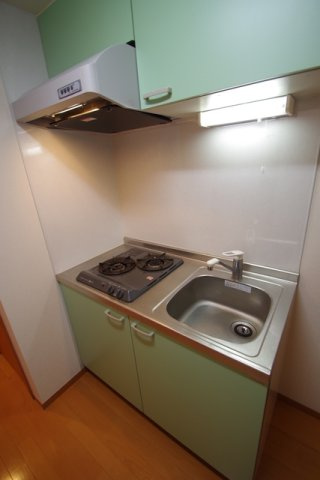 川崎市高津区久地４丁目のアパートのキッチン