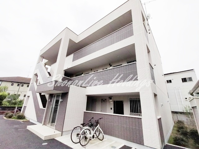 茅ヶ崎市室田３丁目の賃貸マンションの外観