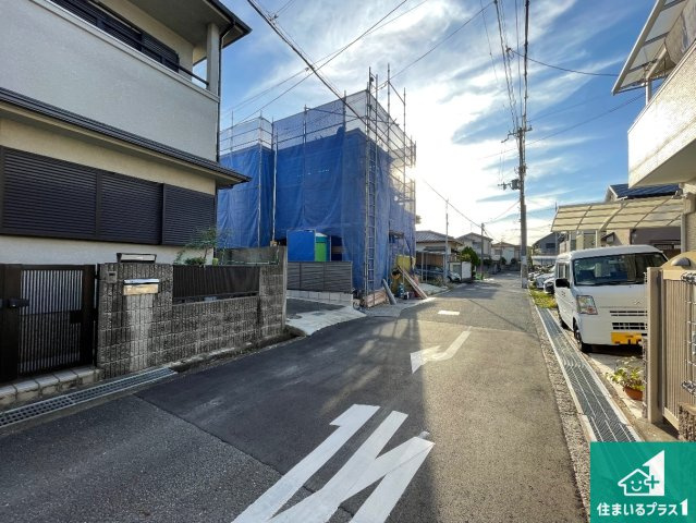 ◆伊丹市鈴原町　第3期　新築一戸建ての前面道路含む現地写真|周辺は落ち着いた街並みの住宅地！子育てがしやすい住環境です！まだ未完成ですが、現地でしかわからない事もございます。是非一度ご覧ください。