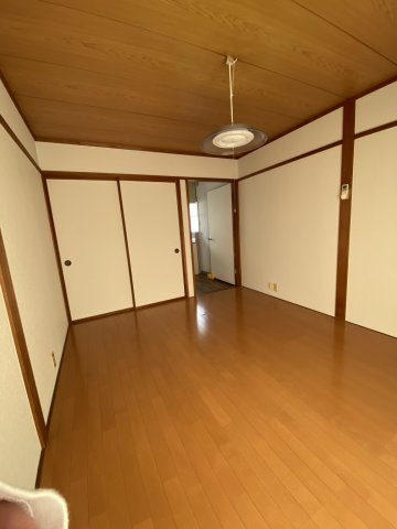 島倉ビルの洋室