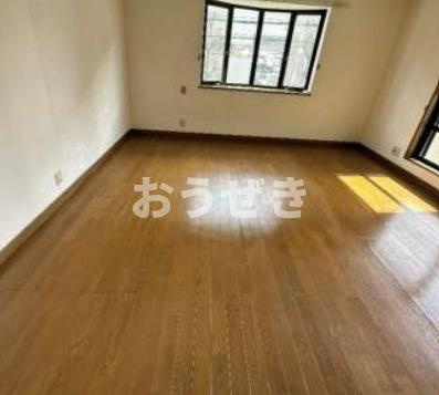 万世町1丁目貸戸建の居間・リビング