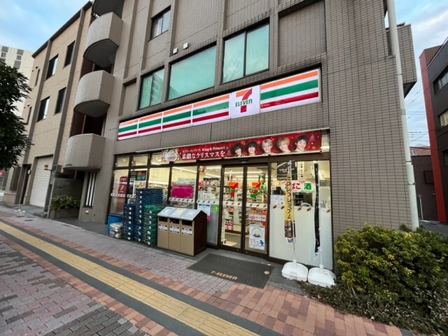 Ｎｉｎｅ－Ｈａｒｖｅｓｔの周辺