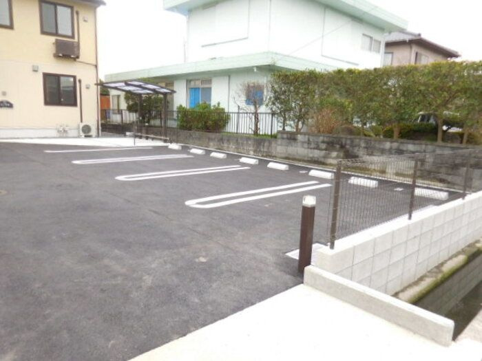 フェリオの駐車場