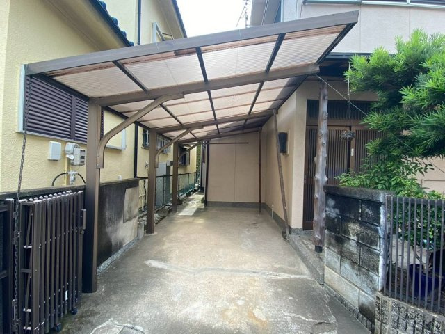 岩出市荊本　中古戸建の駐車場