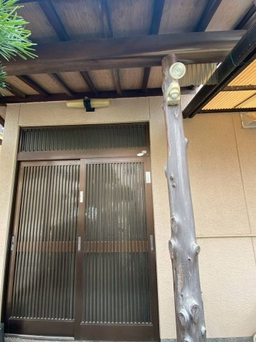 岩出市荊本　中古戸建の玄関