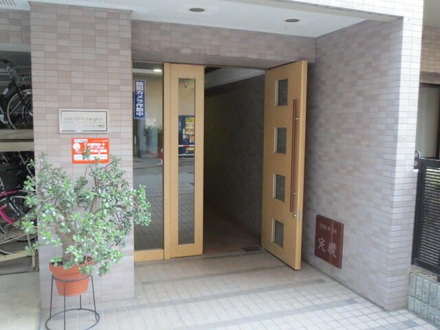 ファインクレスト仲宿のエントランス