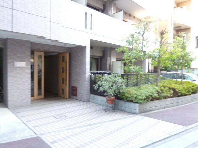 ファインクレスト仲宿のエントランス