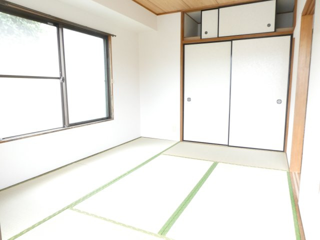 春日部市粕壁東４丁目の賃貸マンションの和室