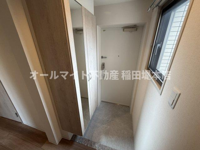 府中市是政３丁目の賃貸マンションの玄関