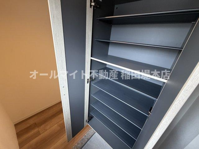 府中市是政３丁目の賃貸マンションの収納