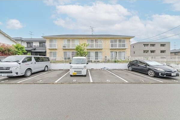 NF GRAN 黄金の駐車場