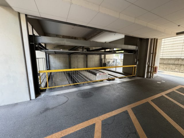 アークハイツ鹿田の駐車場