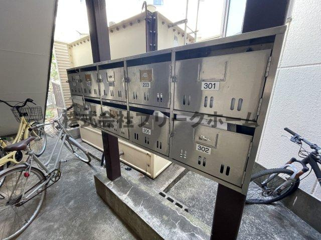 武蔵野市吉祥寺南町３丁目の賃貸マンションのエントランス