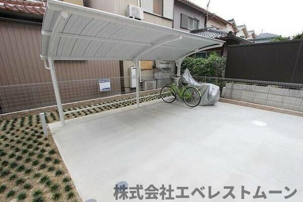 ディアコートKⅡの駐車場|車をお持ちの方に嬉しい駐車場付きの物件です
