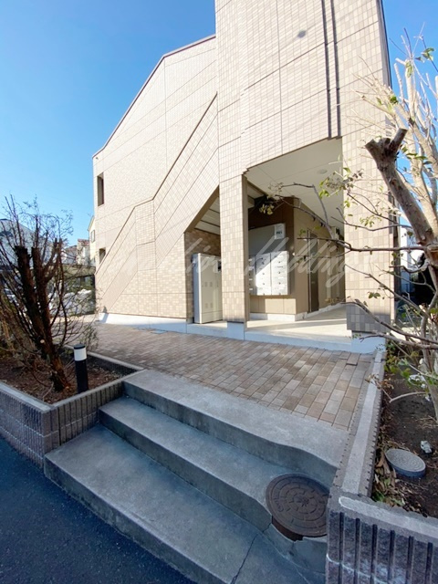 鎌倉市大船４丁目の賃貸マンションのエントランス