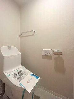 市ヶ谷薬王寺マンションのトイレ|落ち着いた色調のトイレです