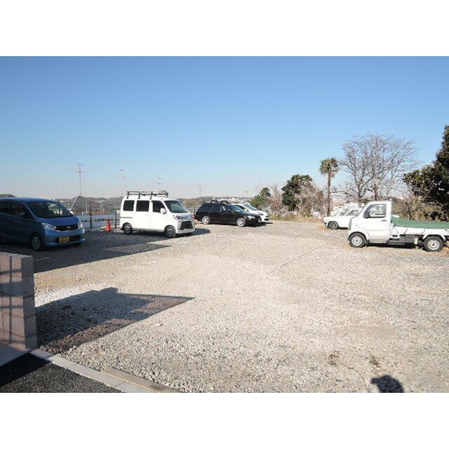横浜市栄区公田町のアパートの駐車場